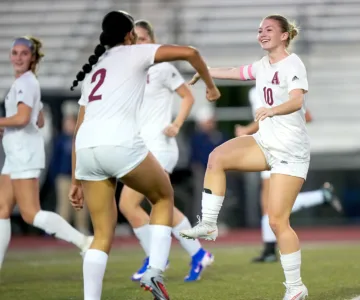 Frye helps Lady Lions beat rivals